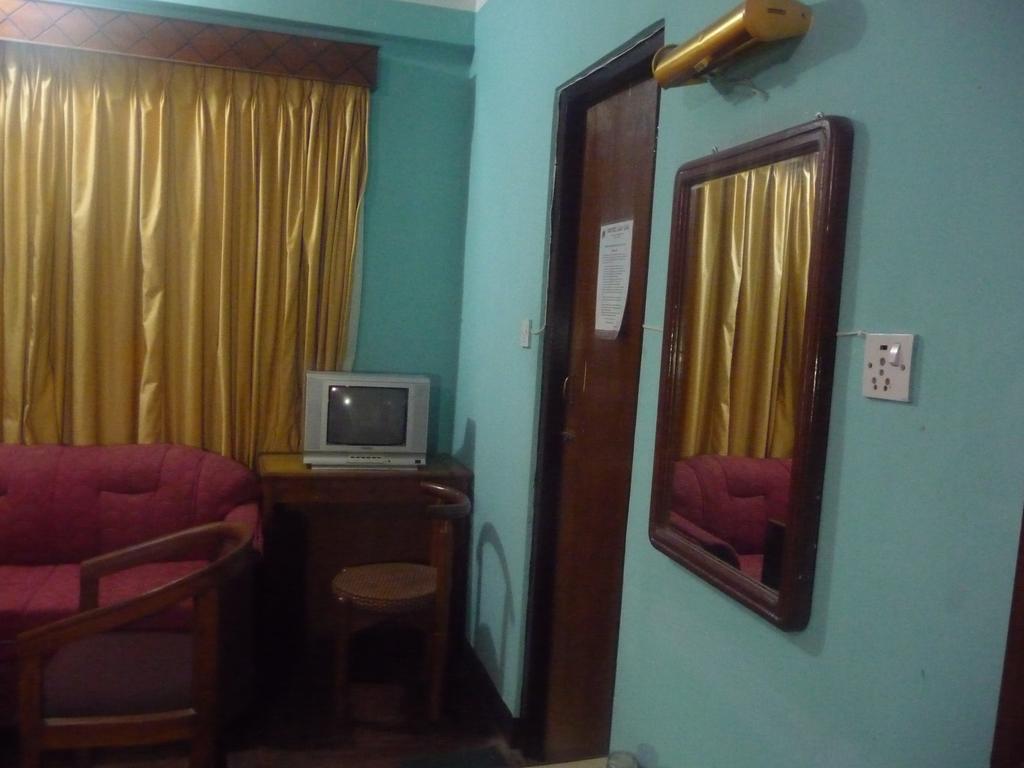 Lai Lai Hotel *