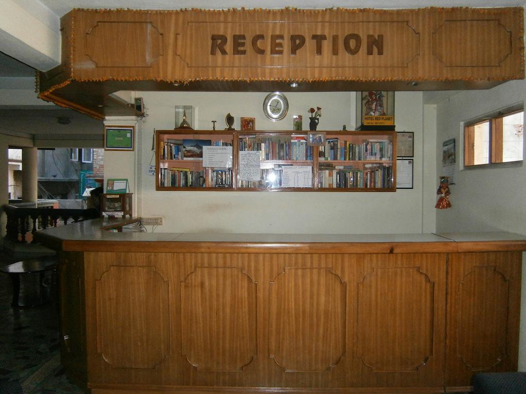 Hostel Red Planet *