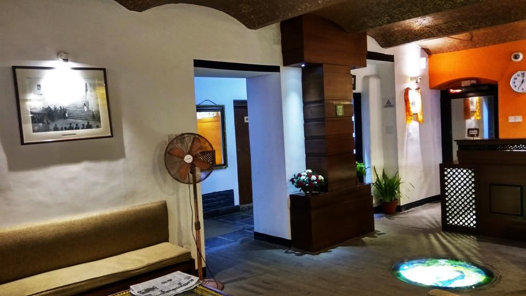 Heranya Hotel