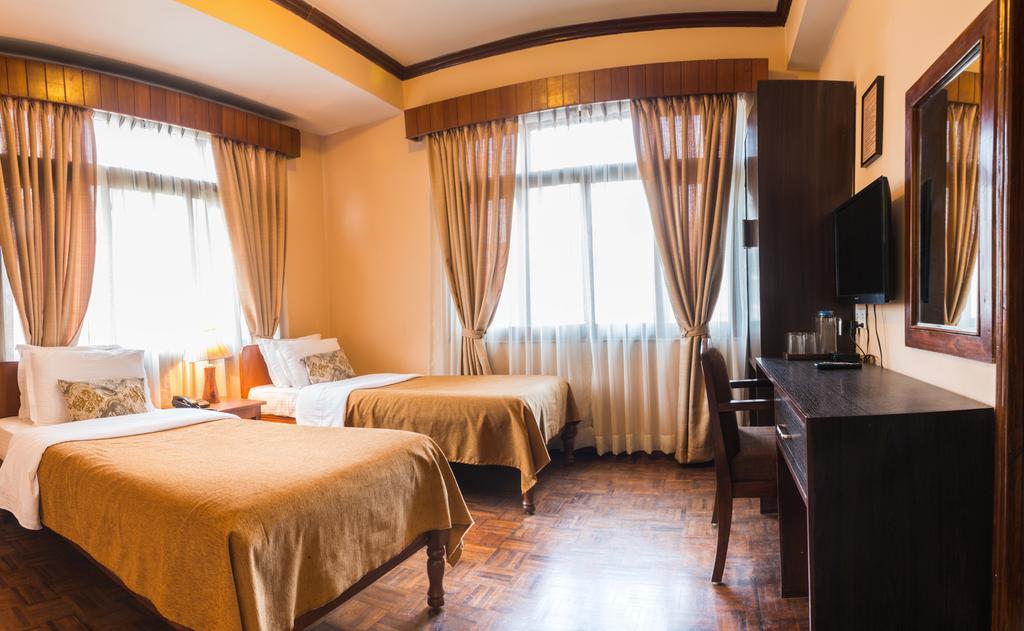 Excelsior Hotel 3*