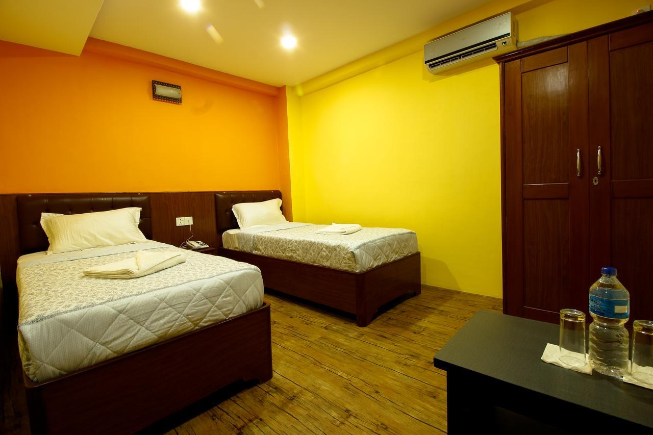 Everest Hotel *