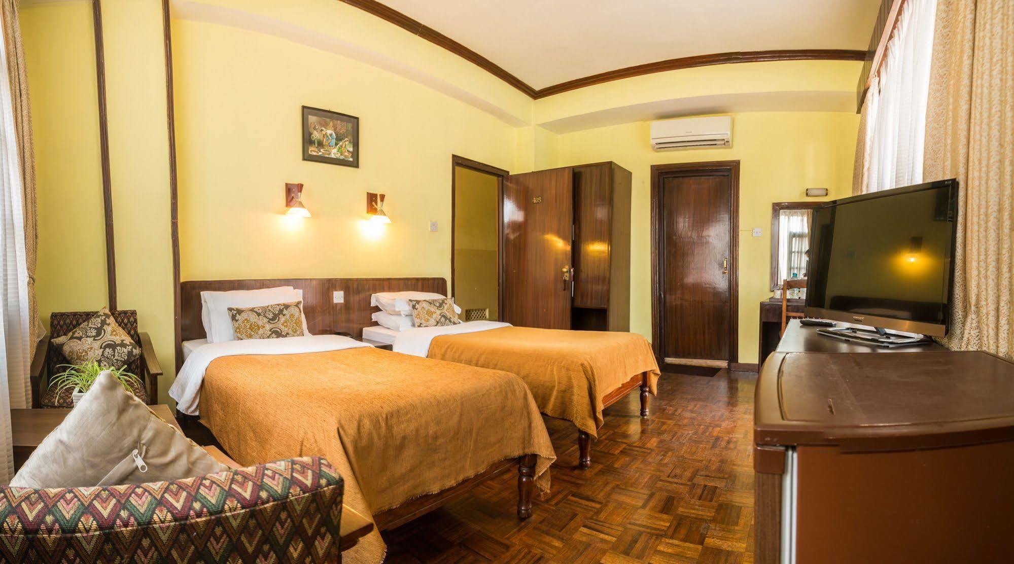 Excelsior Hotel 3*