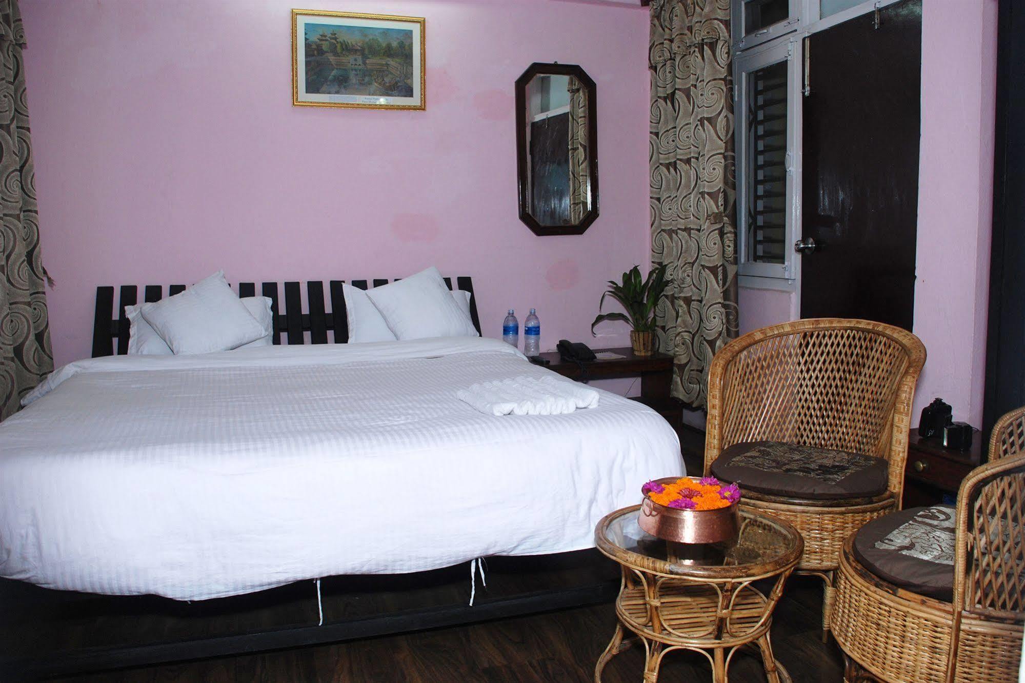 Travelers Hotel 2*