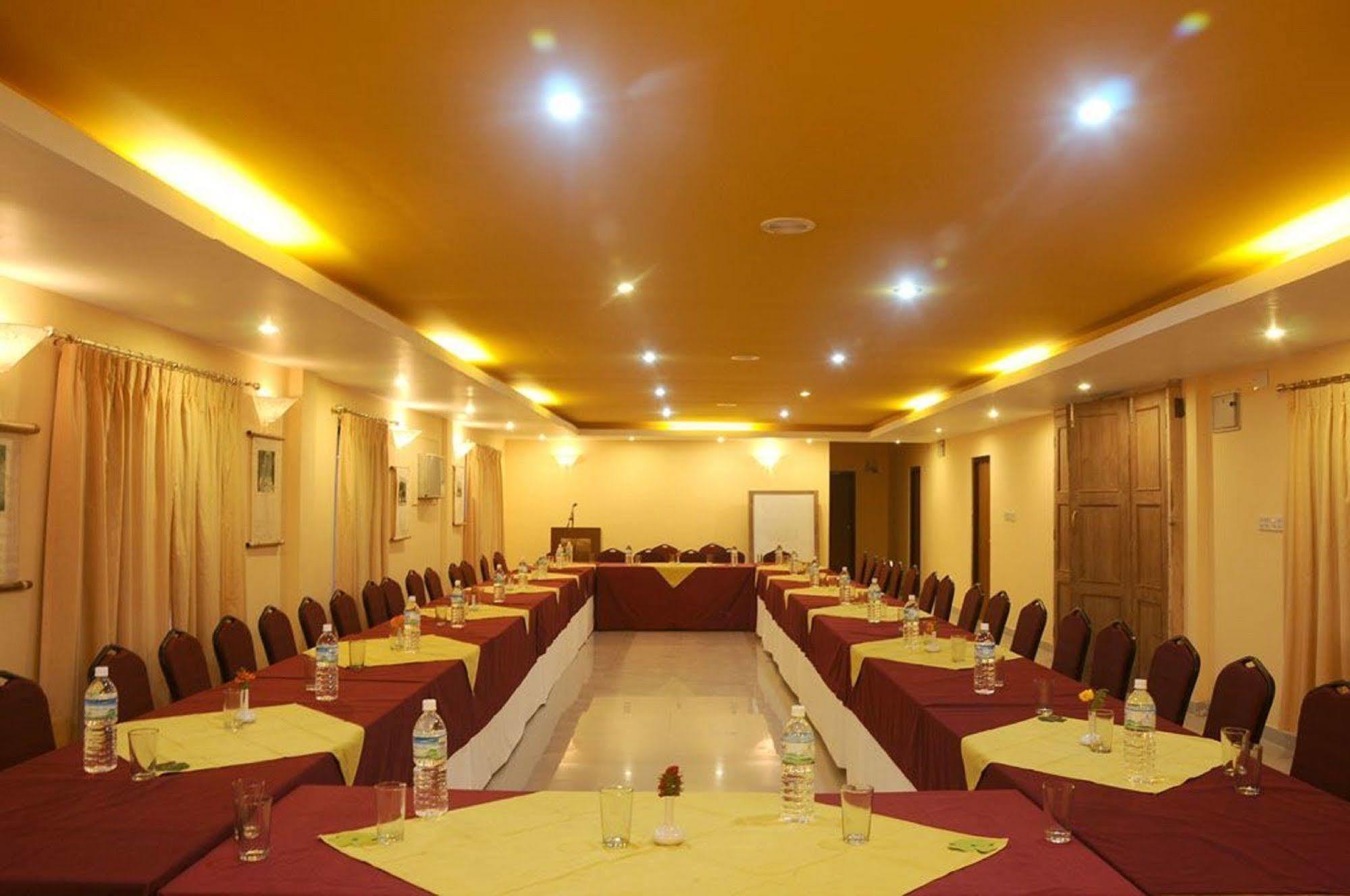 Royal Astoria Hotel 3*