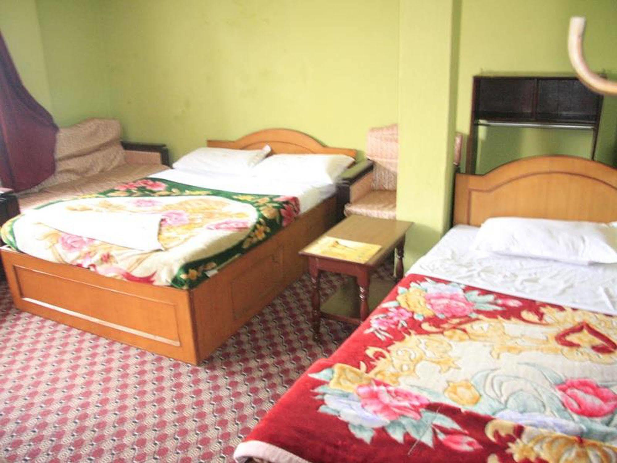 Deutsch 2* Kathmandu