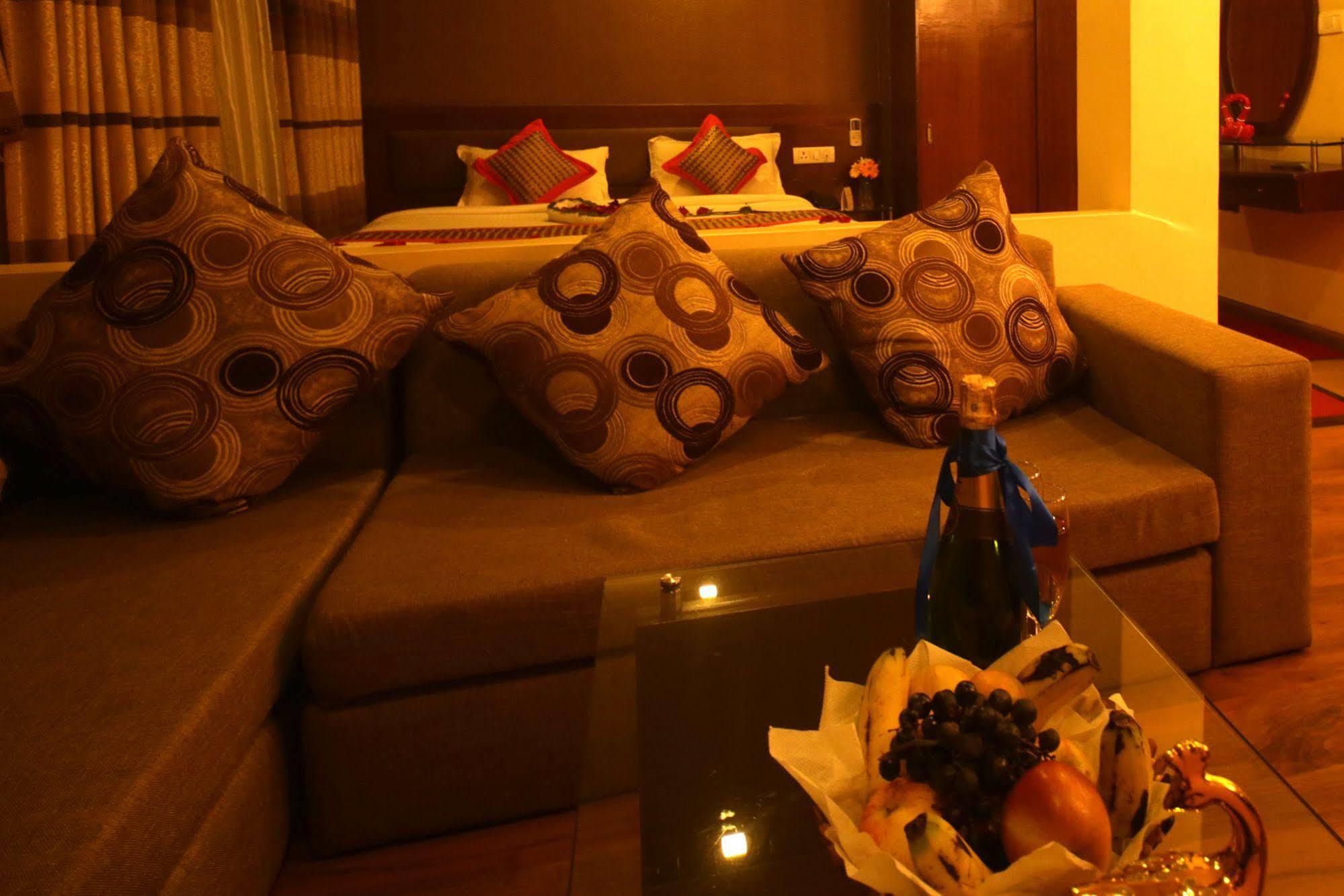 Hotel Yellow Pagoda