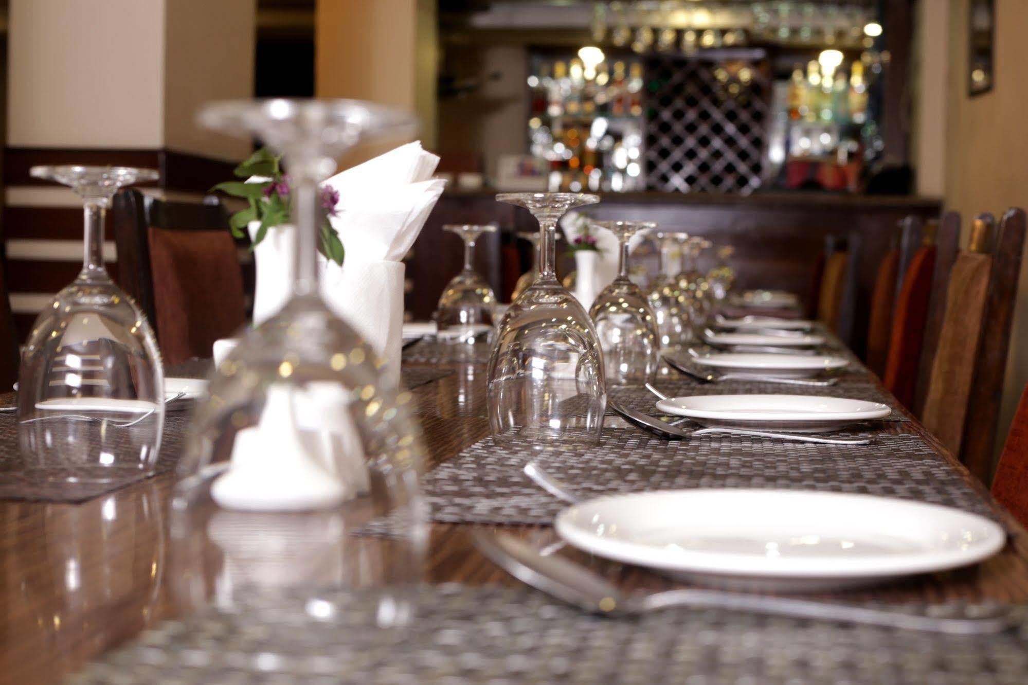 Yellow Pagoda Hotel 4*