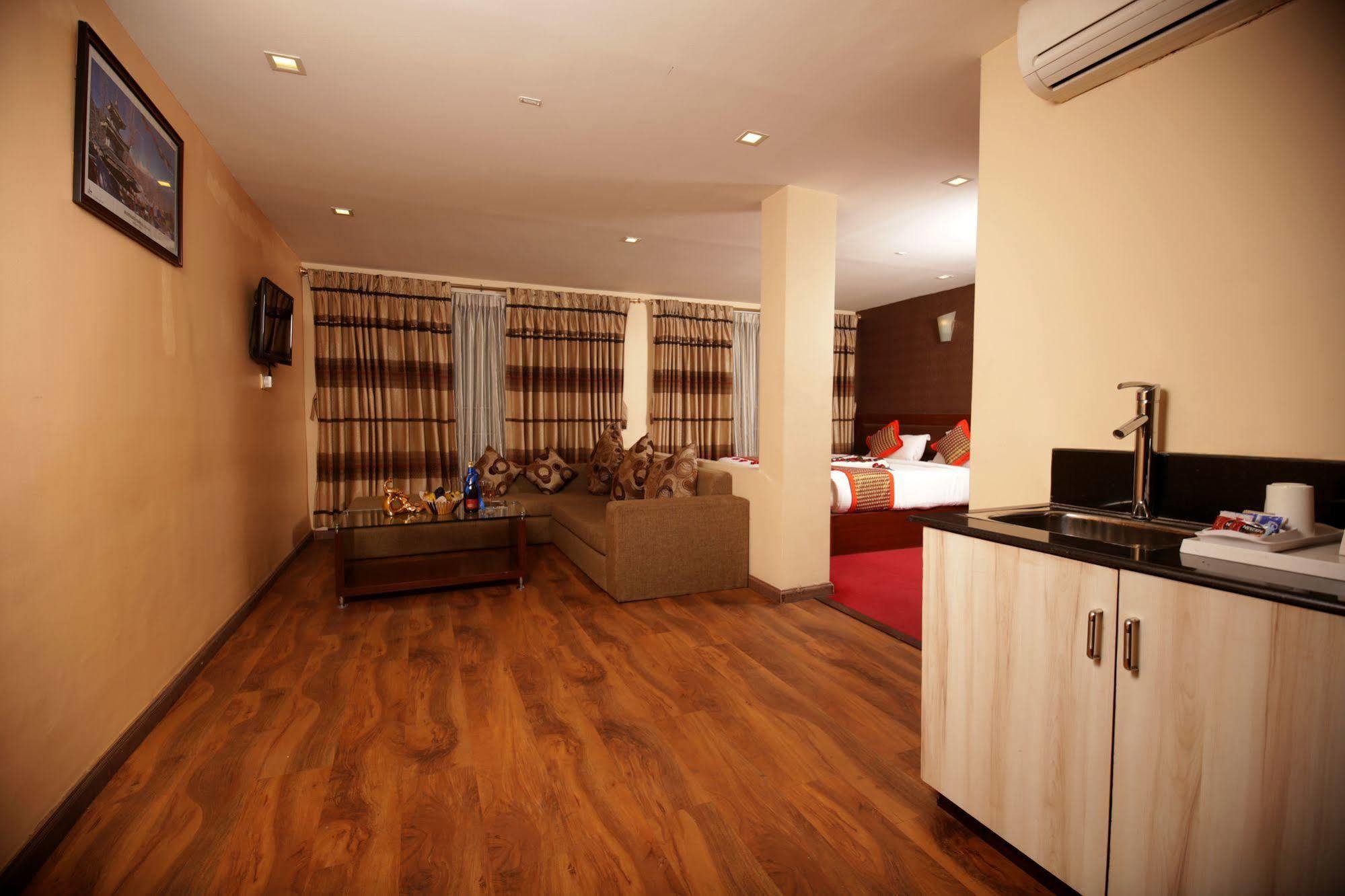 Hotel Yellow Pagoda 4*