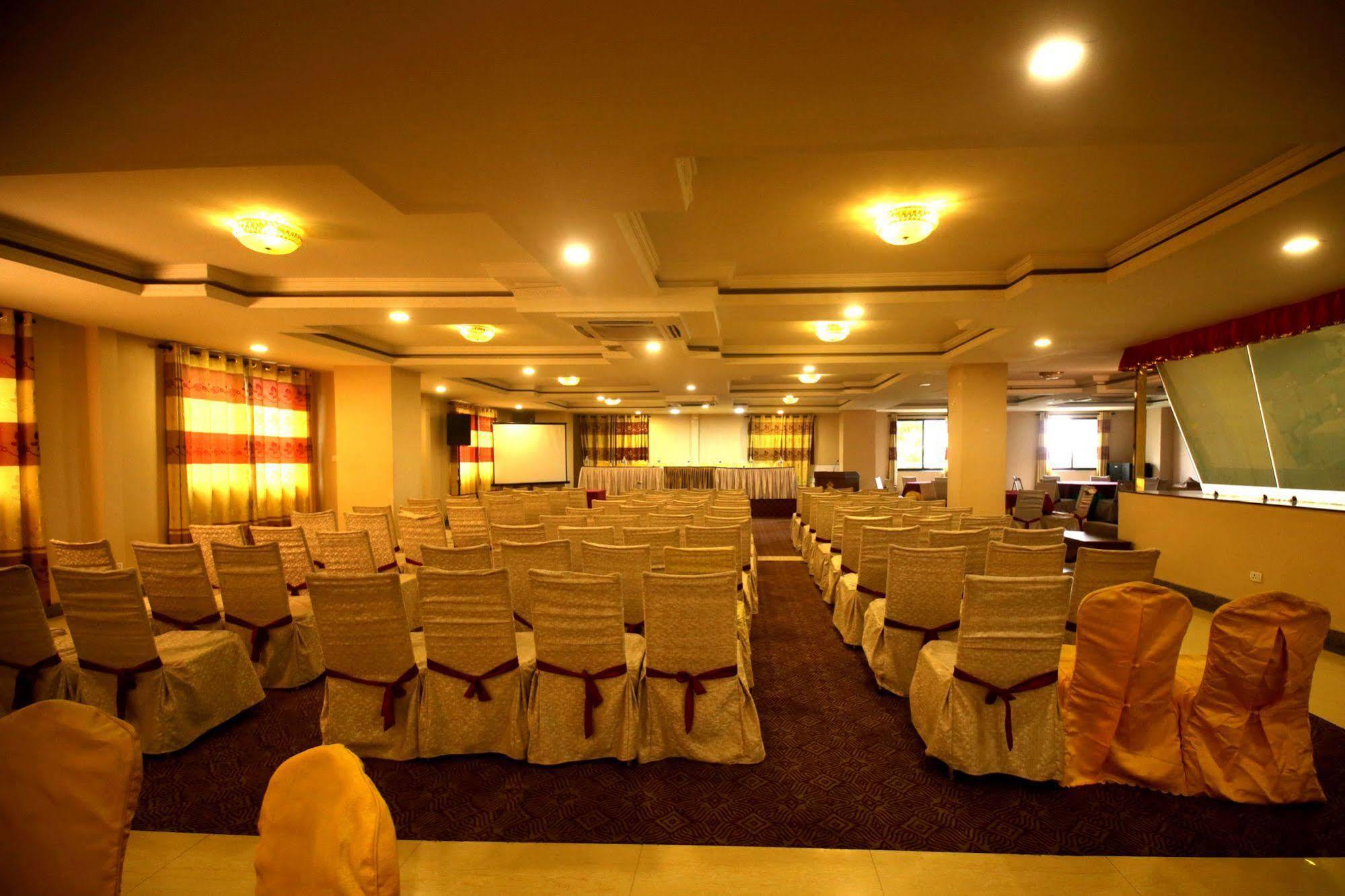 Yellow Pagoda Hotel 4*