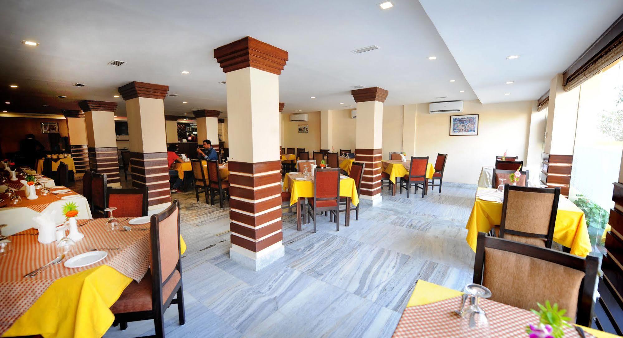 Hotel Yellow Pagoda 4*