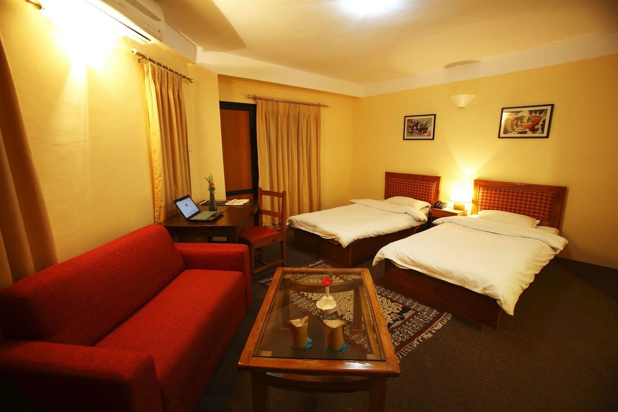 Royal Astoria Hotel 3*