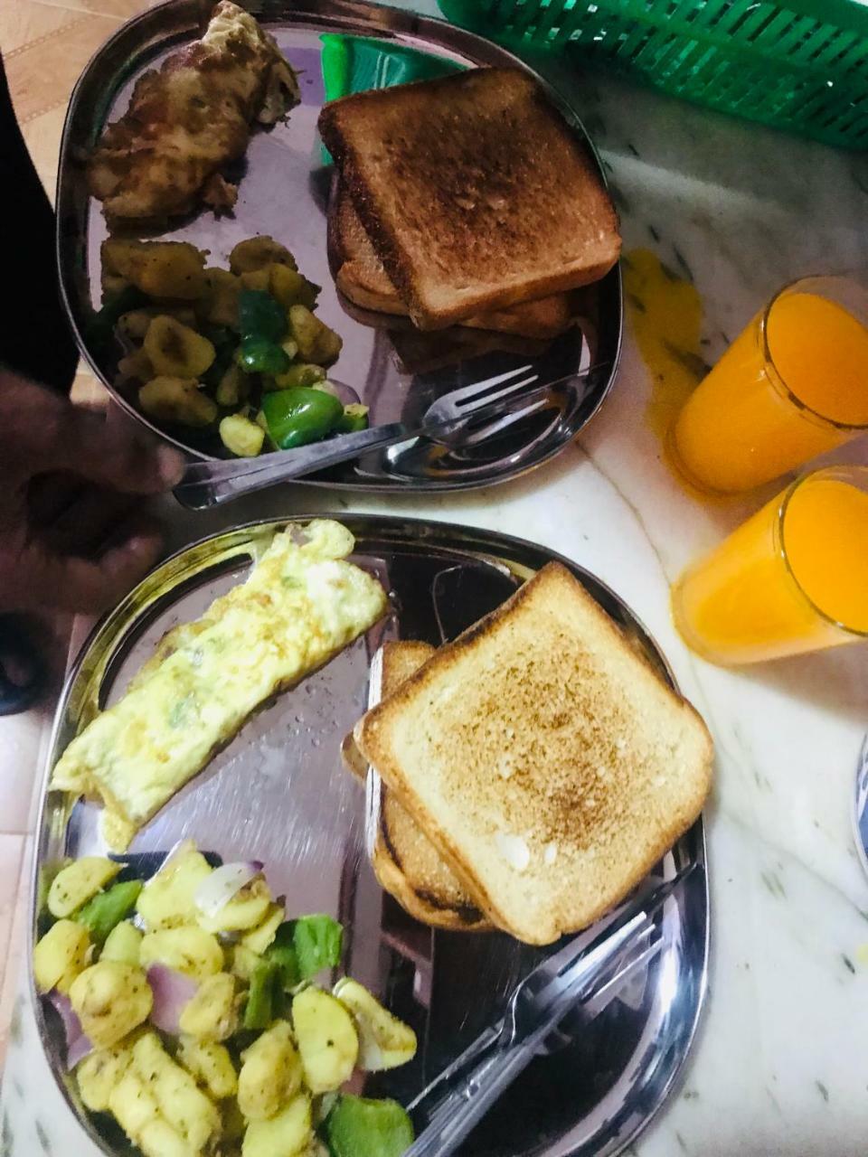 Famous Travellers Hub Bed & Breakfast 2*