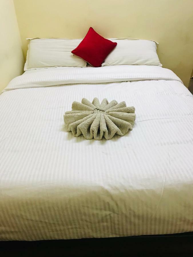 Famous Travellers Hub Bed & Breakfast