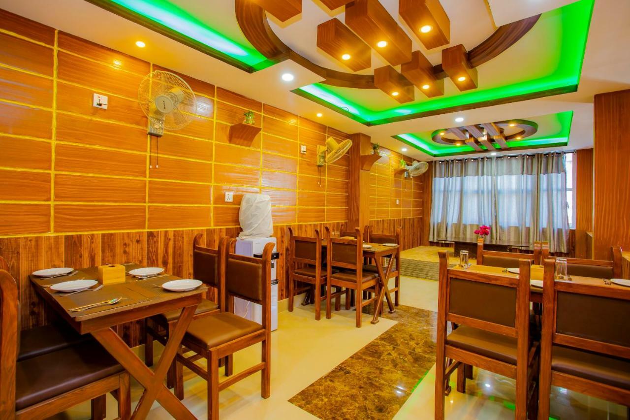 Oyo 303 Luxury Hotel