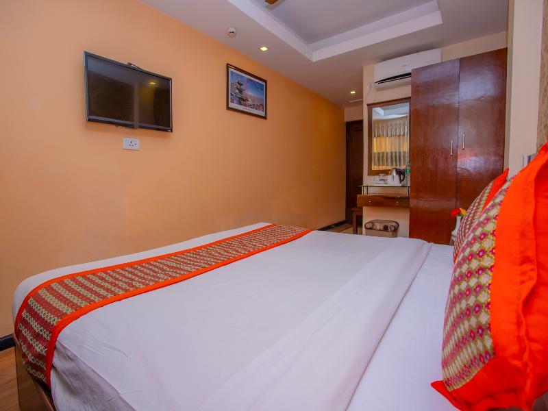Yellow Pagoda 4*