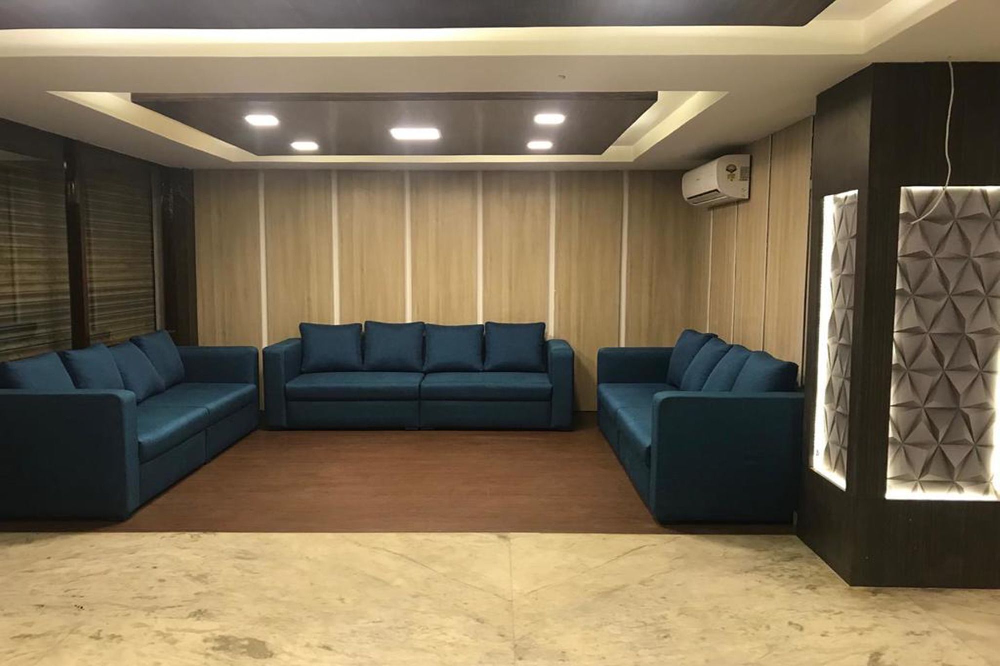 Ausfinn Metro Hotel 3*