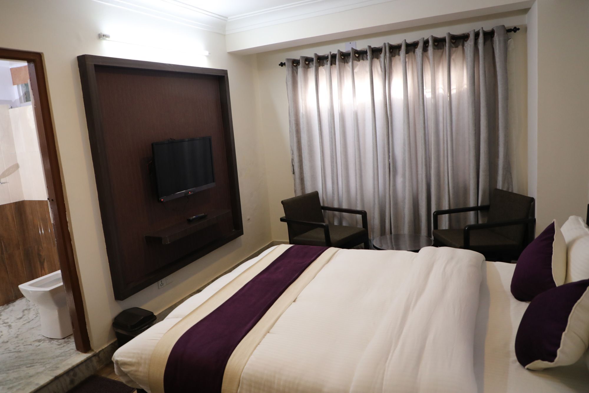 Ausfinn Metro Hotel