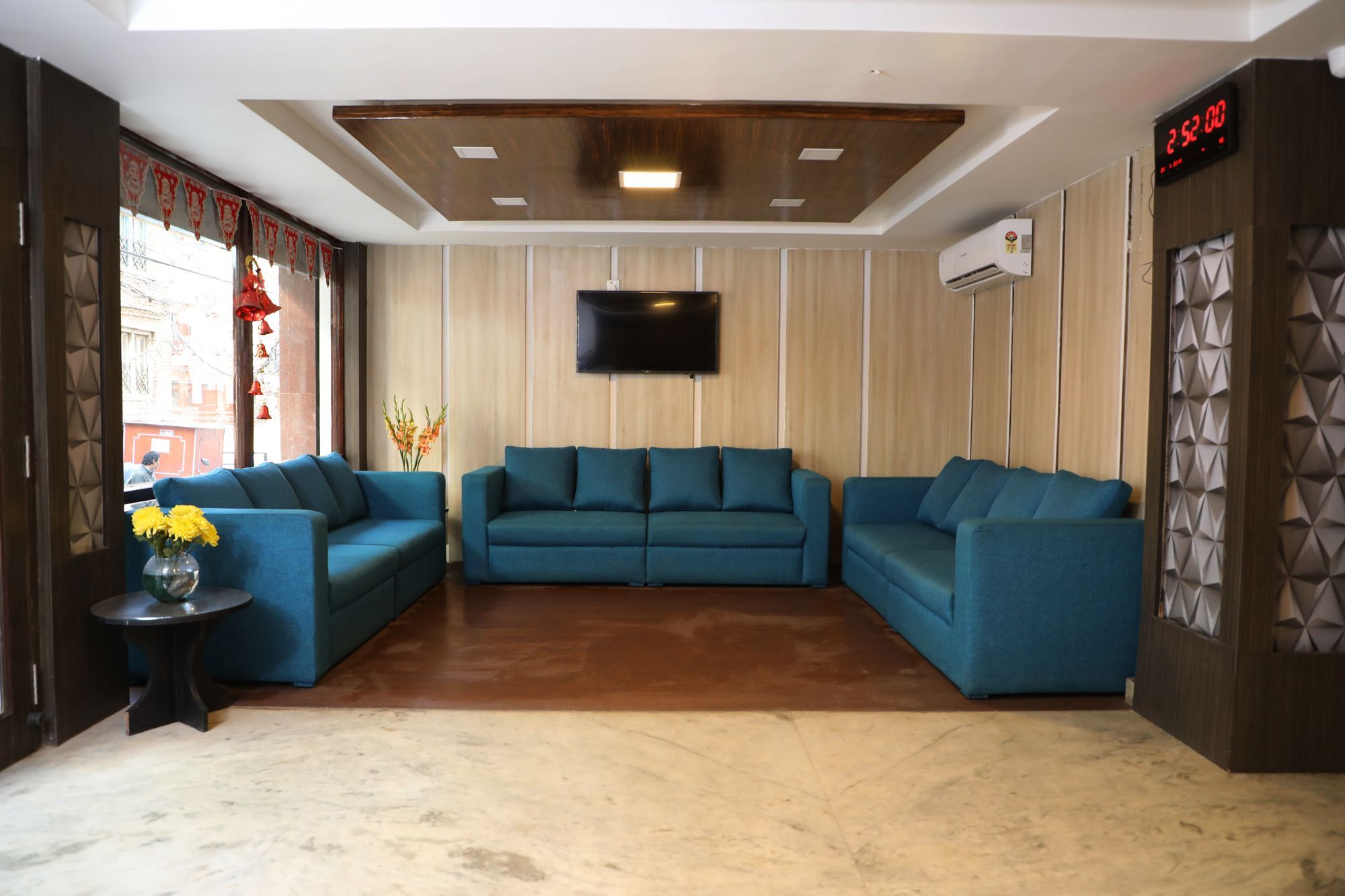 Ausfinn Metro Hotel