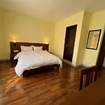 Hotel Claire Inn