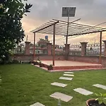 Makach House- Traditional Boutique House With Garden