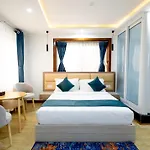 Srk Service Apartment And Hotel