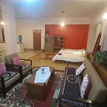 Sunny Studio Basement Apartment With Garden And Patio