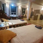 Sunny Studio Basement Apartment With Garden And Patio