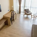 Retro Hotel And Spa