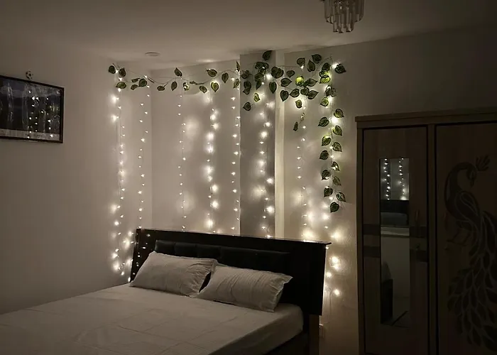 Cozy Room With Stunning Nightview Rooftop!