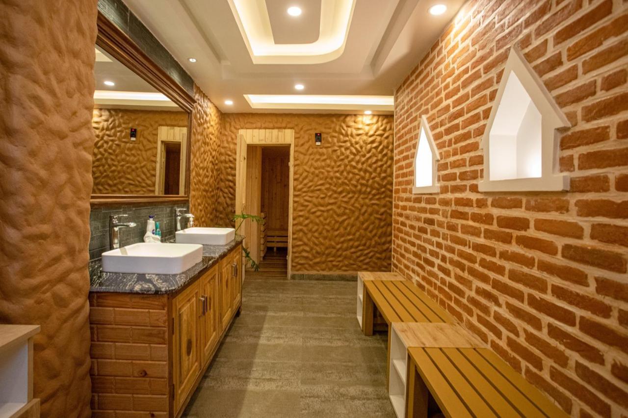 Manang Hotel 4*