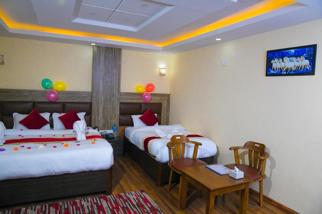 Airport Deepshree Hotel *