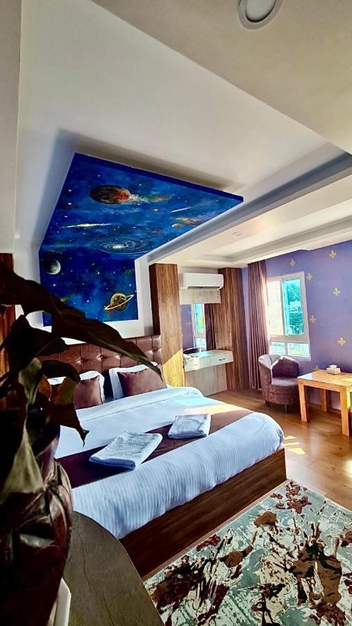Dream Palace Hotel
