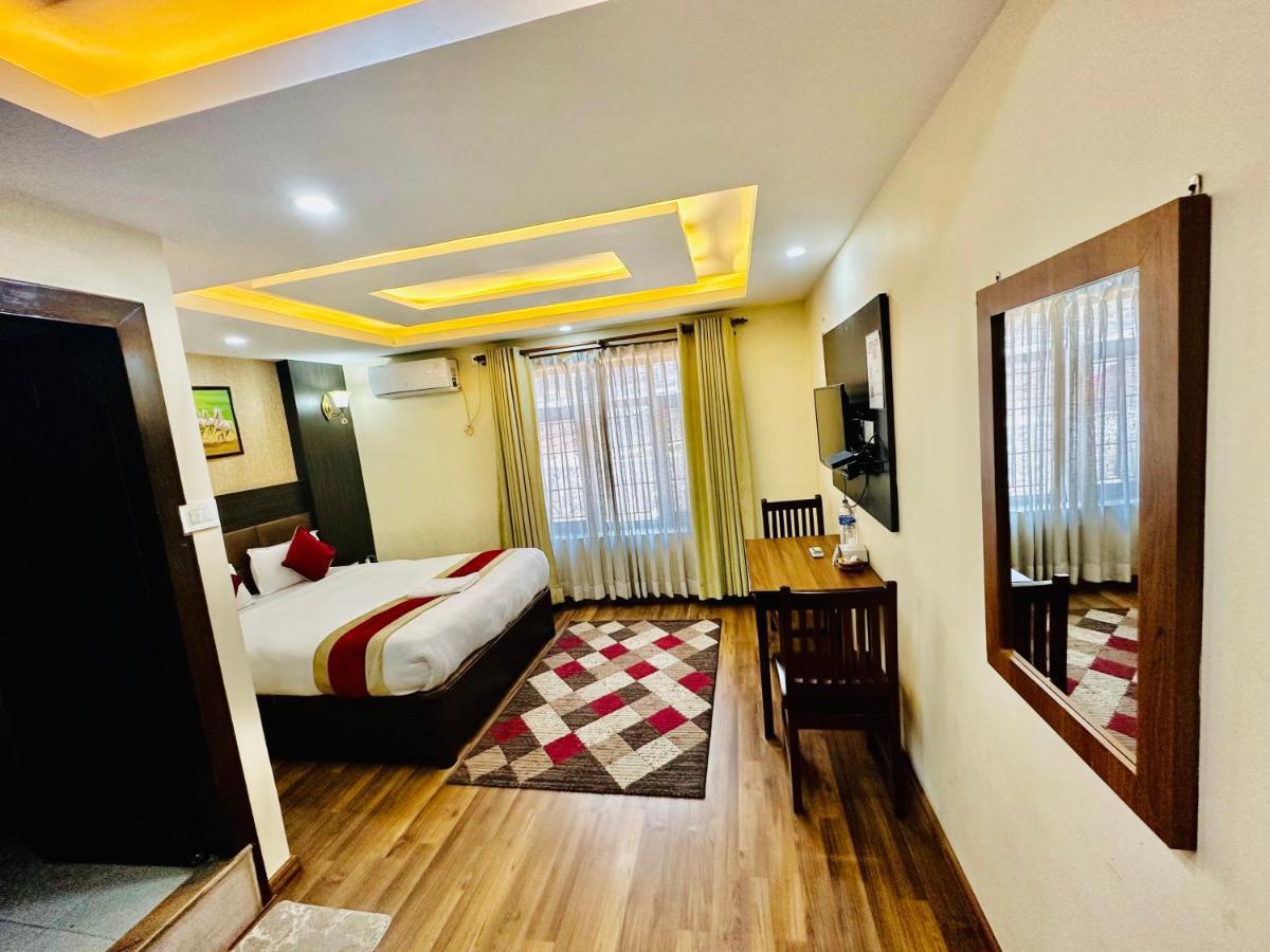 Hotel Airport Deepshree *