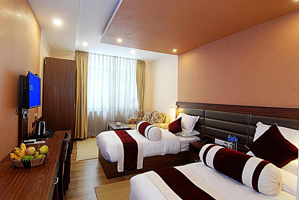 Hotel The Address 4*