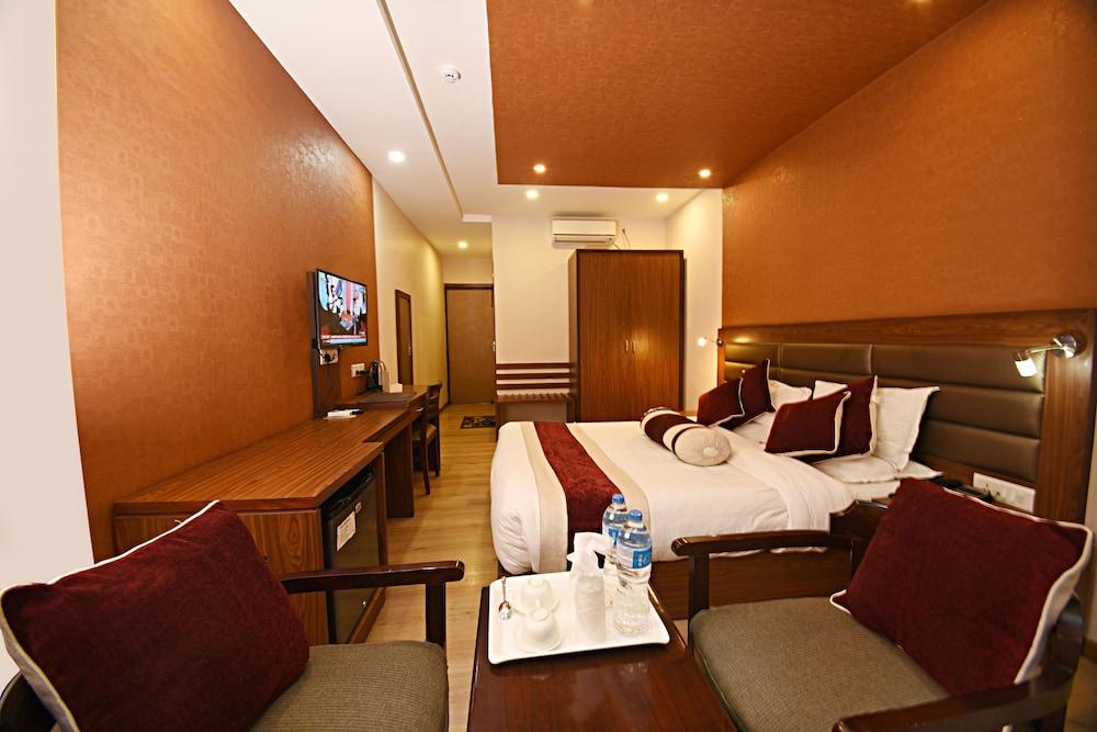 Hotel The Address 4*