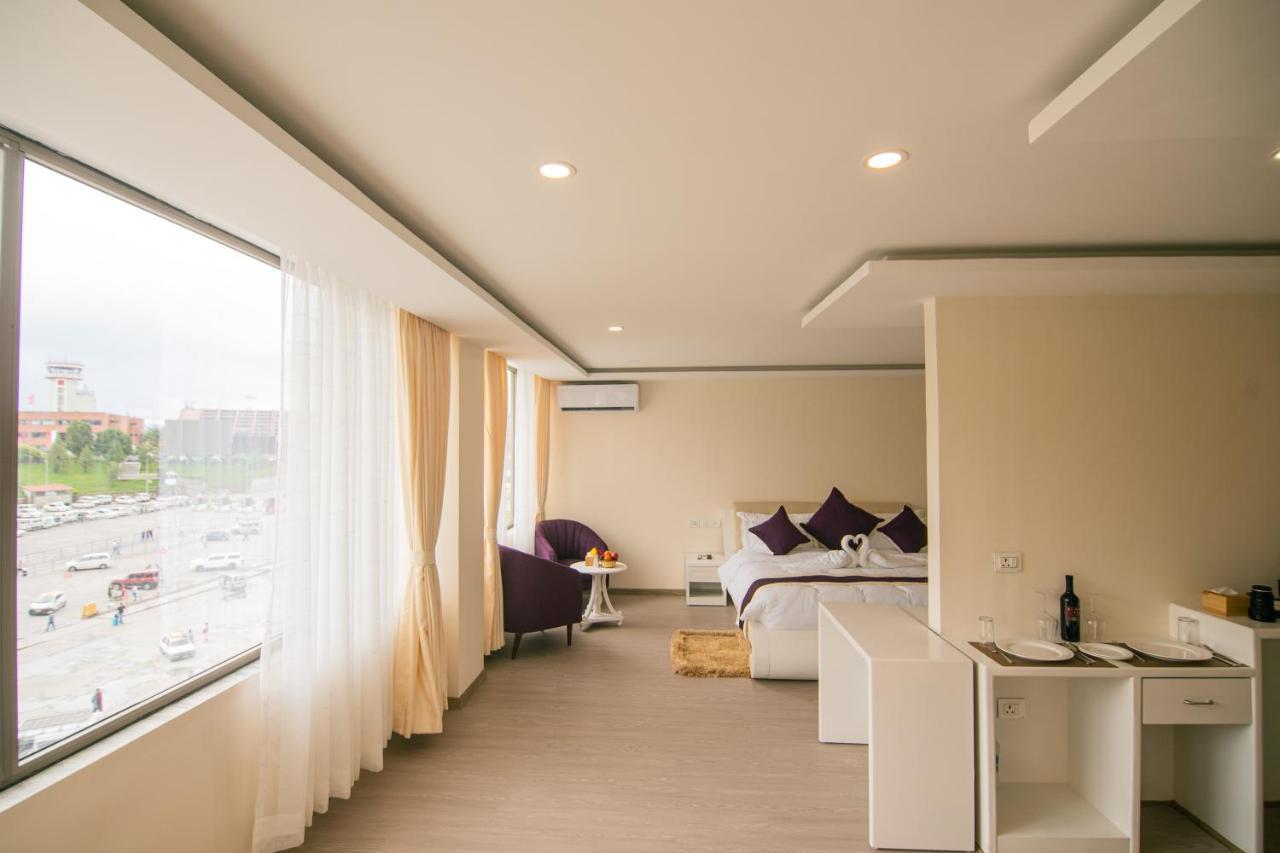 Black Diamond - Transit Point Inside Hotel