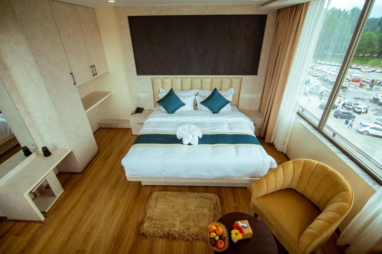 Black Diamond - Transit Point Inside Hotel