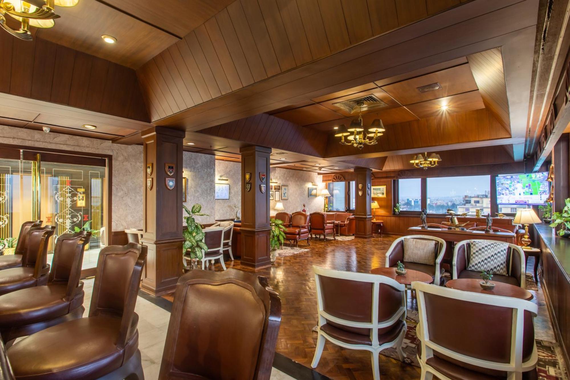 Hotel The Everest 5*