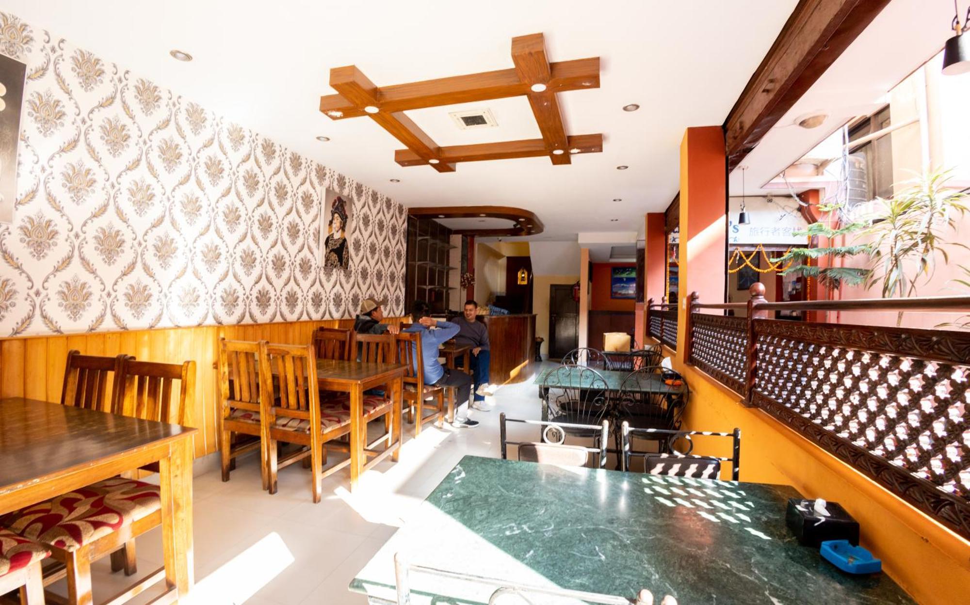 Traveler's Hotel *