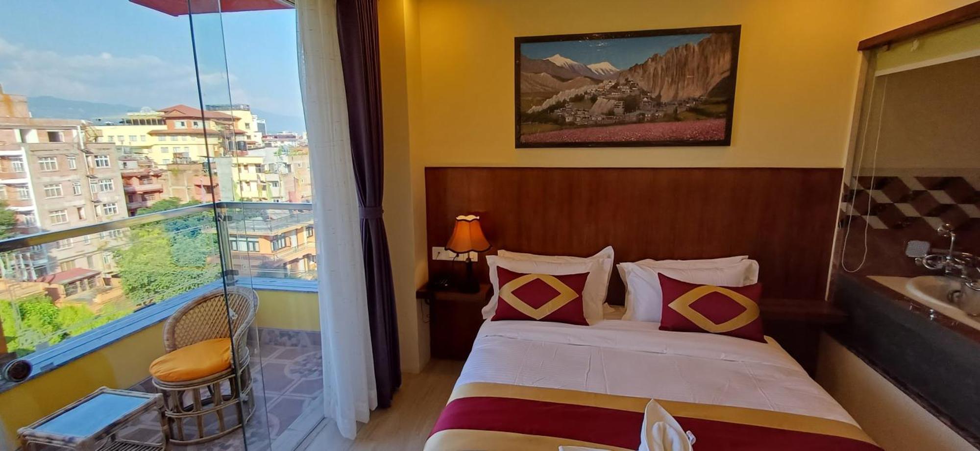Yakroo Manang * Kathmandu