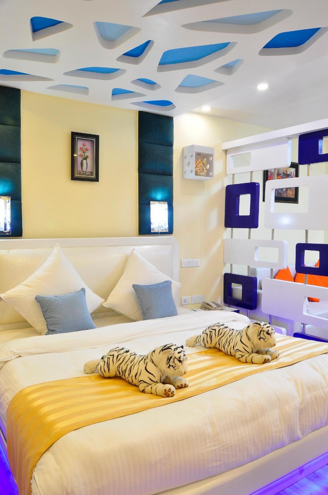 Royal Penguin Boutique & 4*