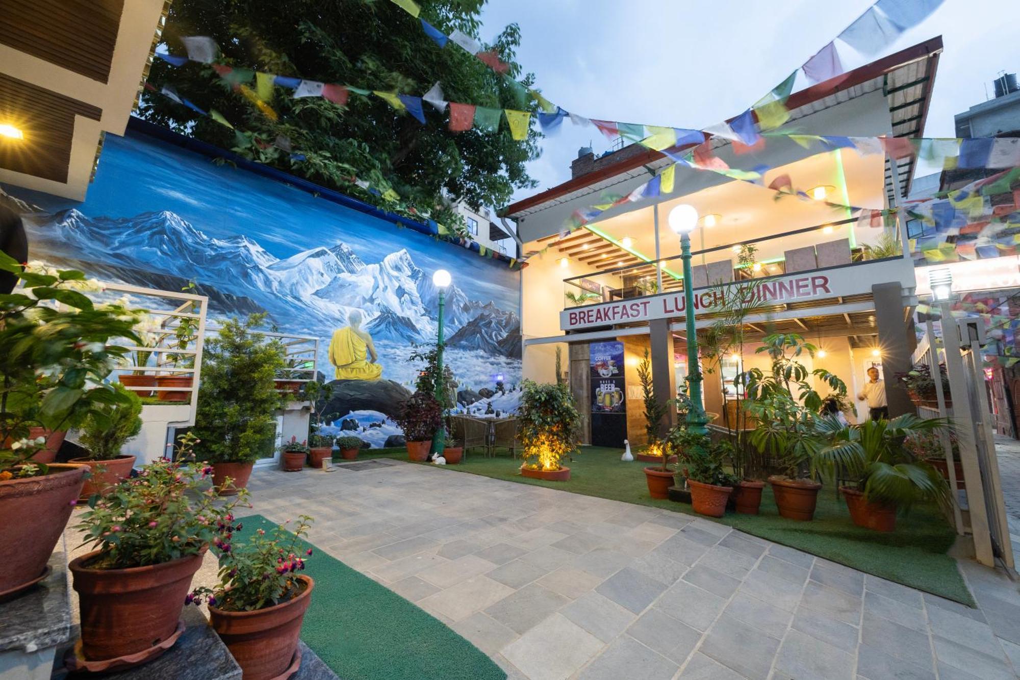 Hotel Divine