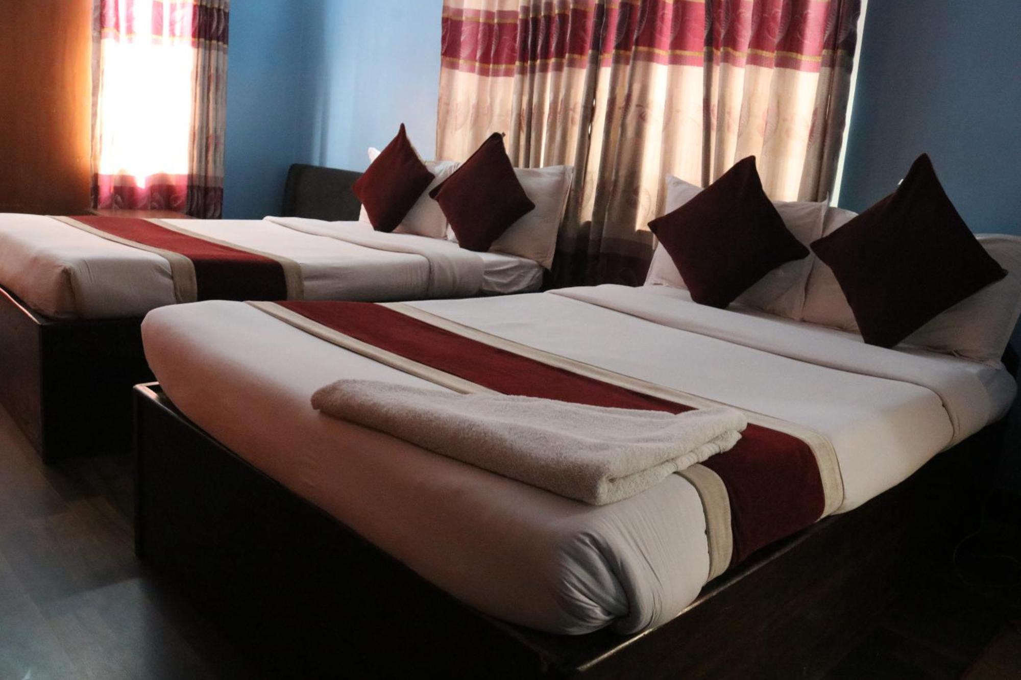 Hotel Pashupati Plaza *