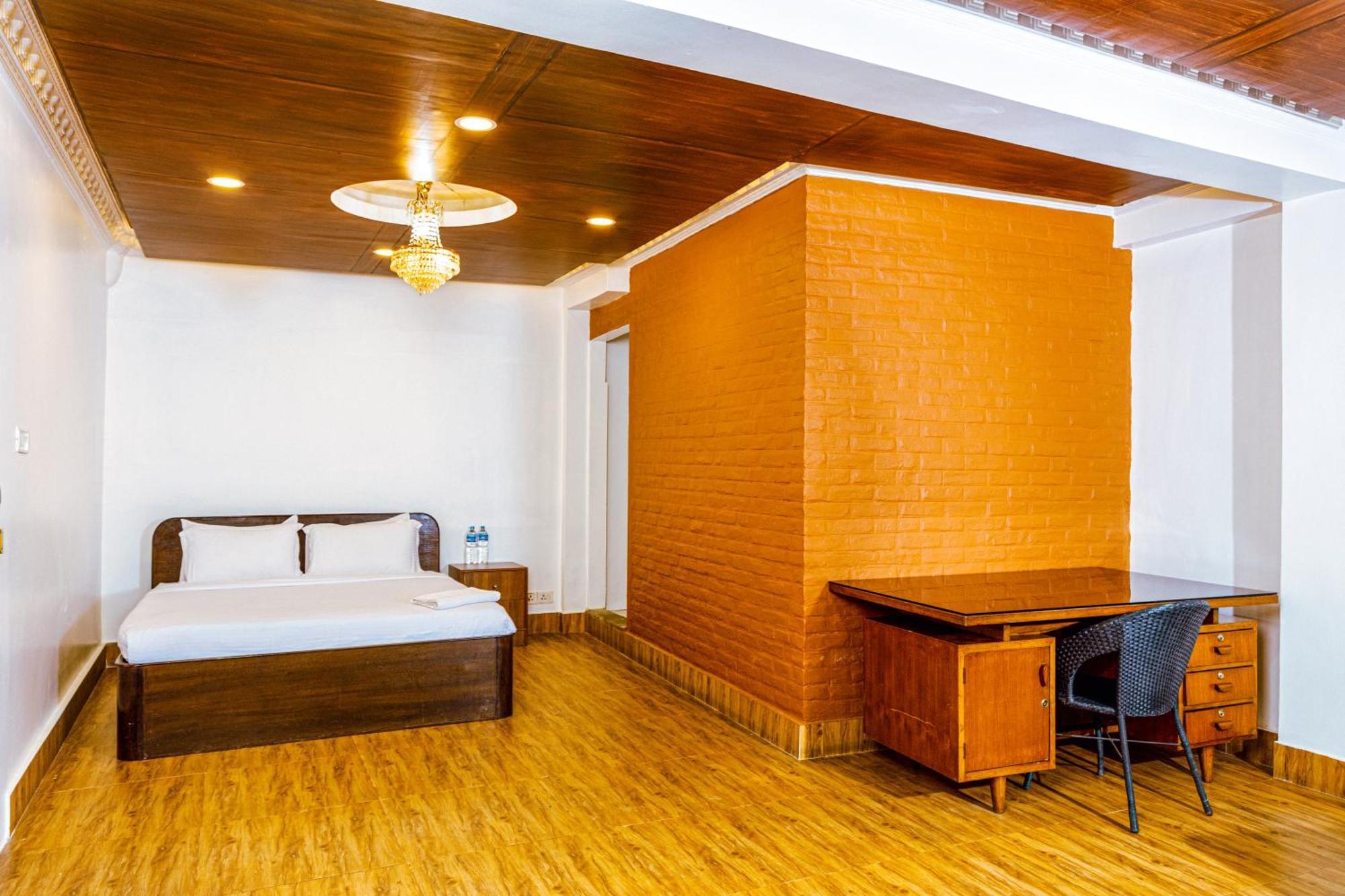 Mandala Hotel *