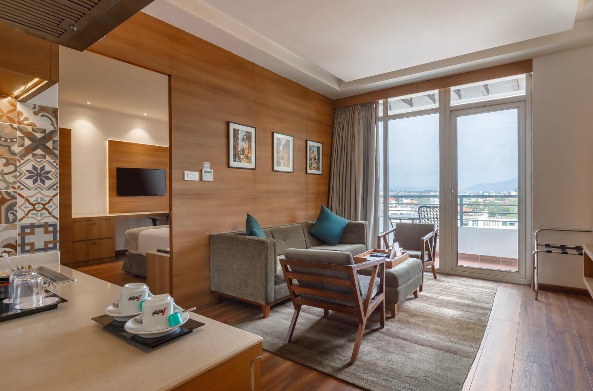 Hotel Ambassador By Ace 4*