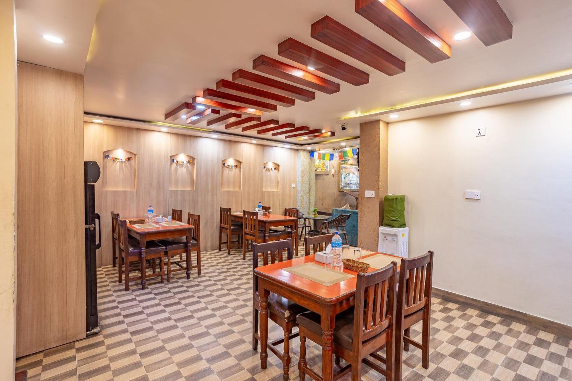 Hotel Oyo 821 Gauri *
