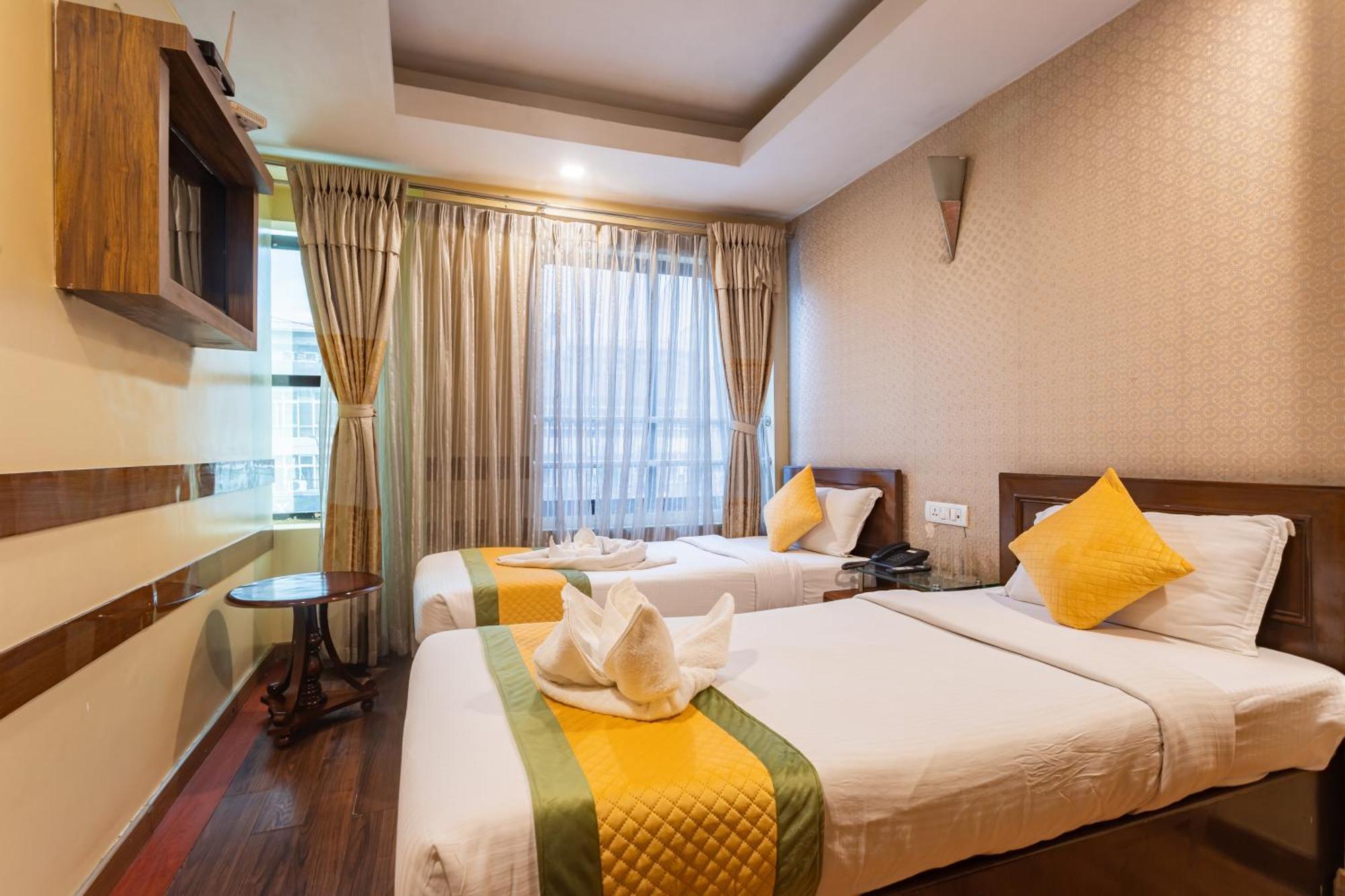 Yellow Pagoda Hotel 4*