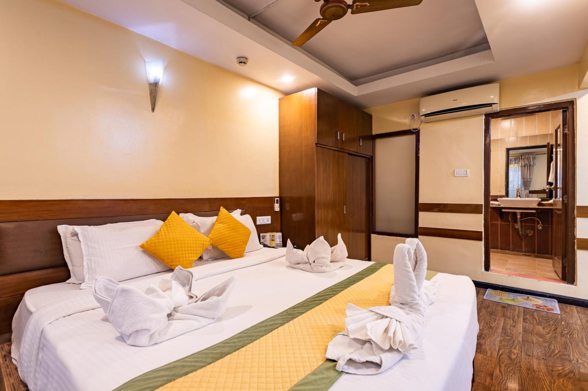 Yellow Pagoda Hotel