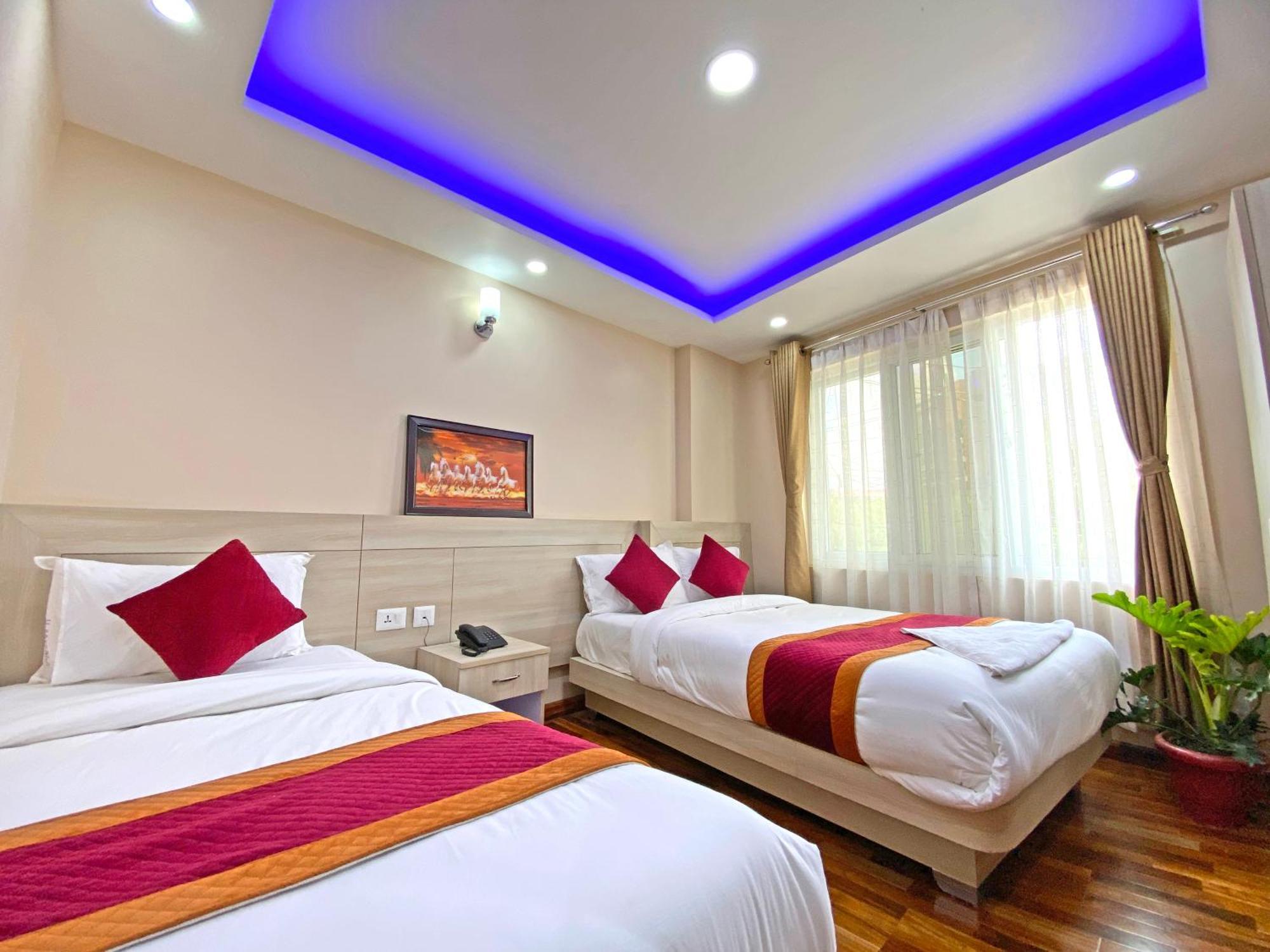 Aaradhya Hotel