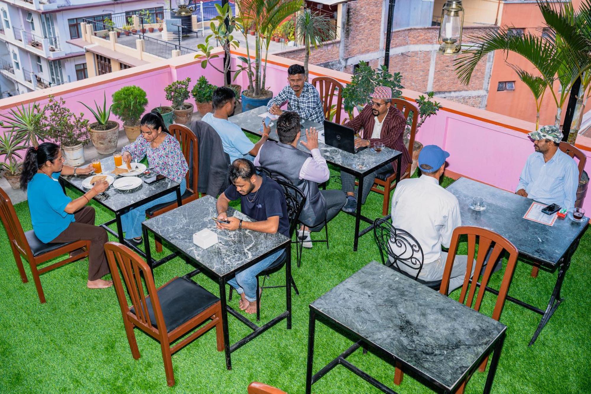 Hotel Karma Travellers 3*